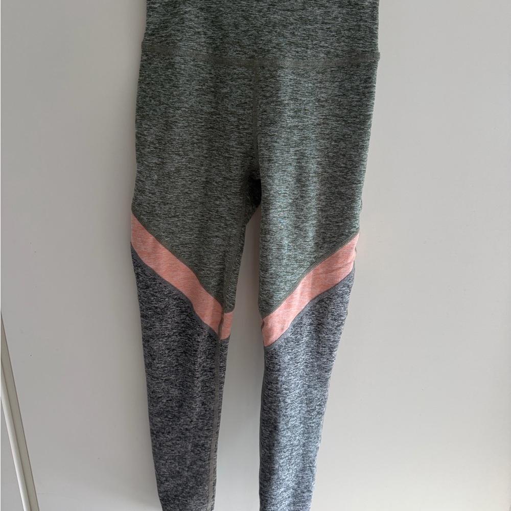 Beyond Yoga Girls' Heather Gray Leggings with Pink Chevron